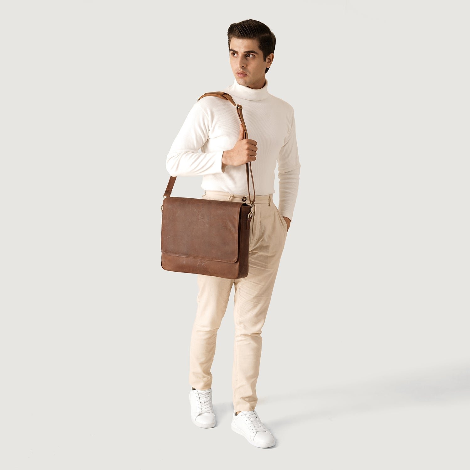 The Carismatico Vintage Tan Brown Leather Messenger Bag - Image 7