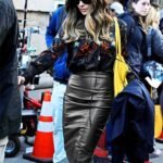 KNEE-LENGTH STRAIGHT SKIRT IN LEATHER